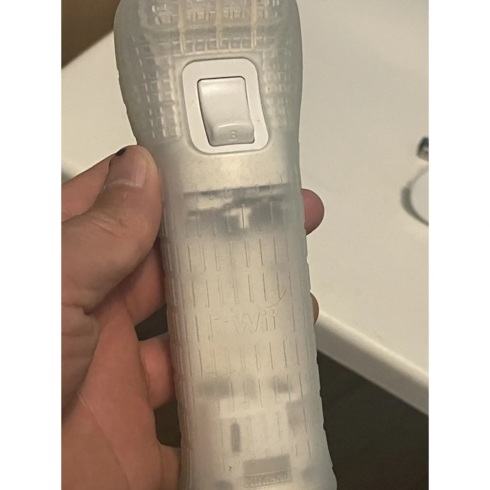 Nintendo Wii Remote Controller and Nunchuck.‎ Missing Battery Cover